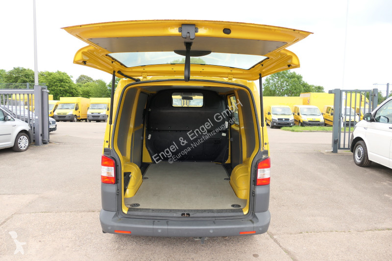 Лекотоварен автомобил Volkswagen T5 Transporter...
