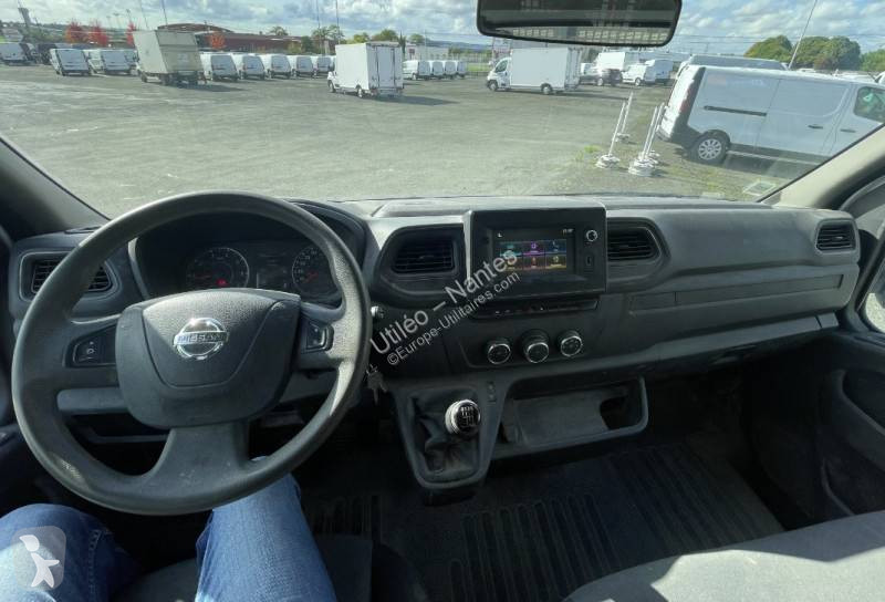 Véhicule utilitaire Nissan