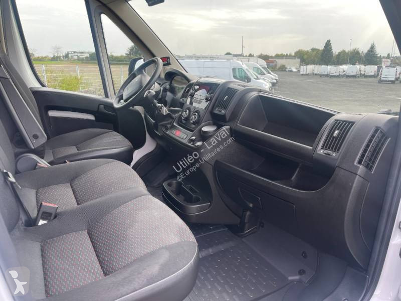 Véhicule utilitaire Peugeot