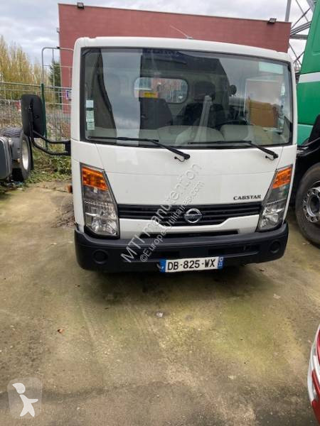 Véhicule utilitaire Nissan