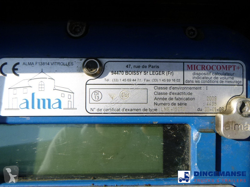 Veicolo commerciale  Fuel tank equipment...