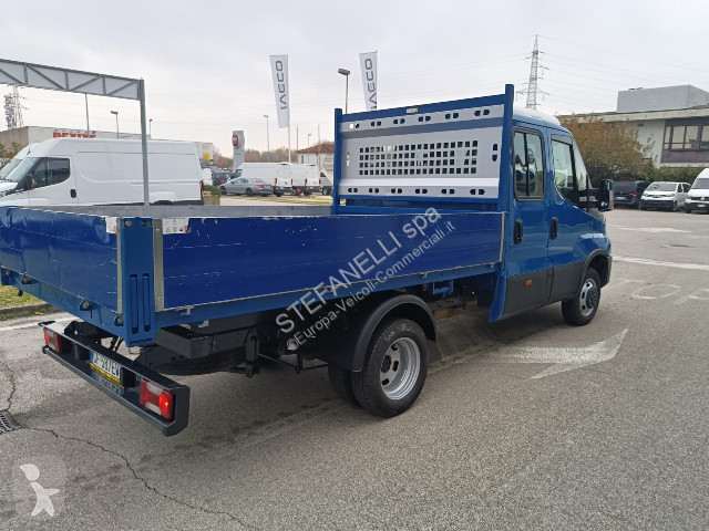 Véhicule utilitaire Iveco DAILY 35C14H D...