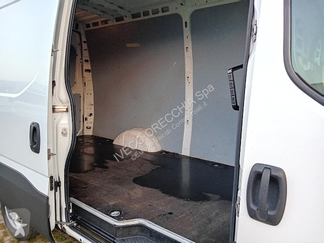Veicolo commerciale Iveco DAILY 35S14 AT8