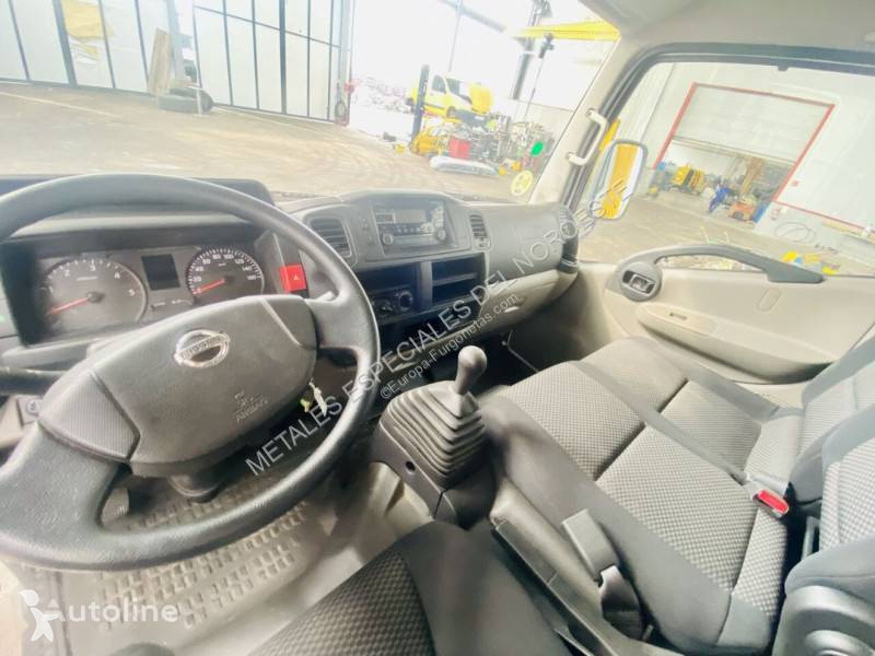 Véhicule utilitaire Nissan