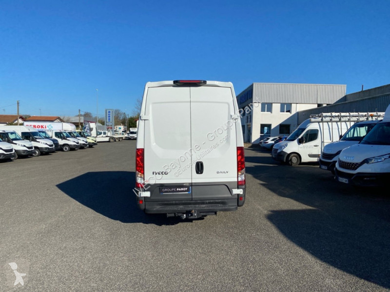 Veicolo commerciale Iveco 35S14 V12