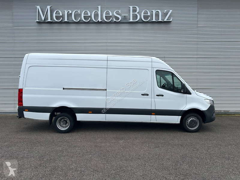 Autoutilitară Mercedes III