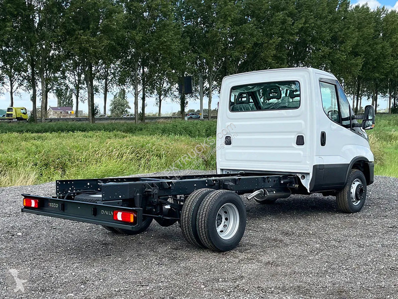 Véhicule utilitaire Iveco 70 Chassis Cabin (3...