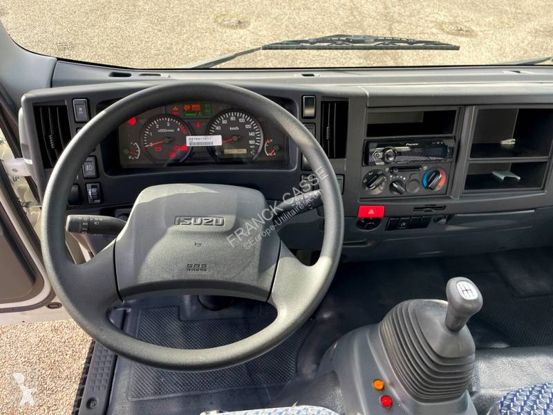 Véhicule utilitaire Isuzu