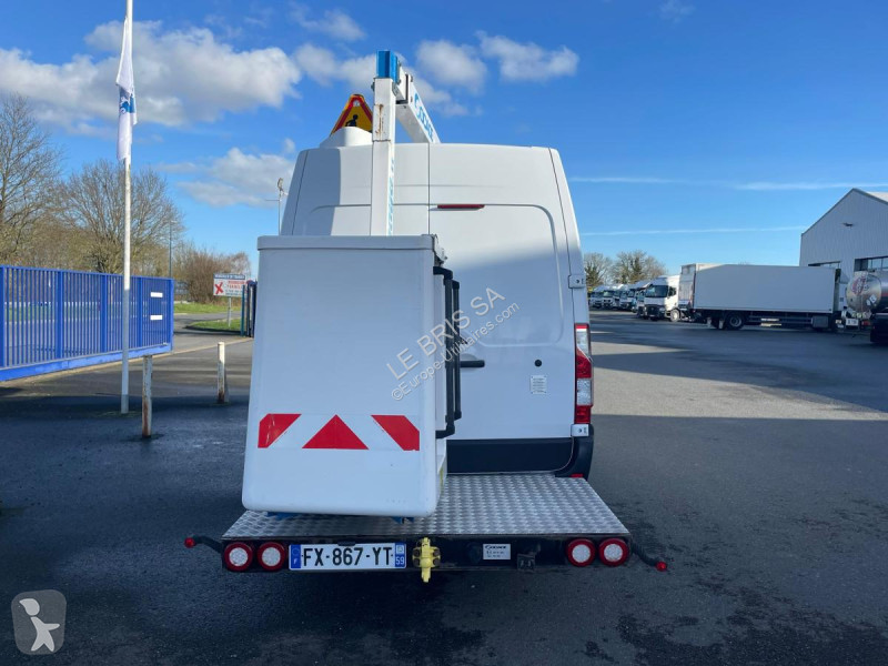 Véhicule utilitaire Renault 2.3DCI 145