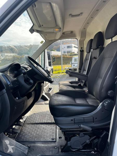 Véhicule utilitaire Peugeot L2H2 2,2L HDI