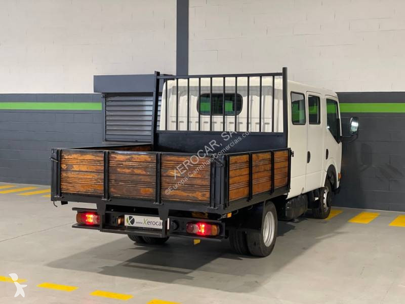 Véhicule utilitaire Nissan