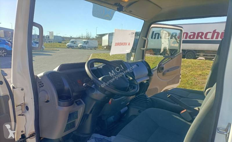 Véhicule utilitaire Nissan