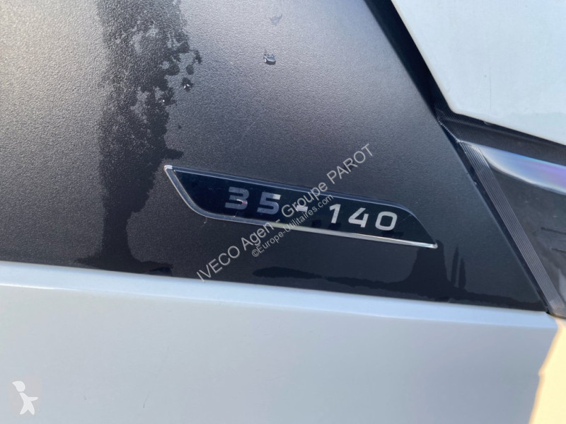 Véhicule utilitaire Iveco 35S14 V12
