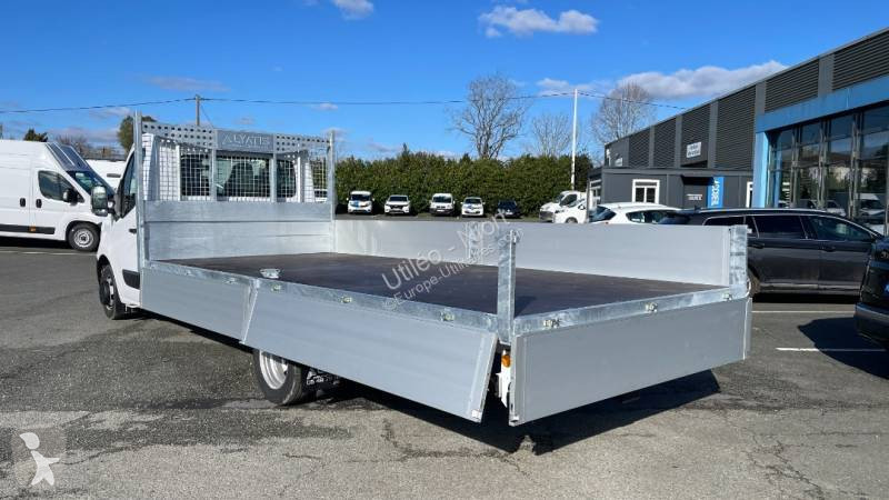 Véhicule utilitaire Nissan