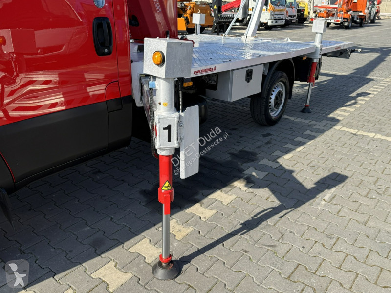 Véhicule utilitaire Iveco 35S12