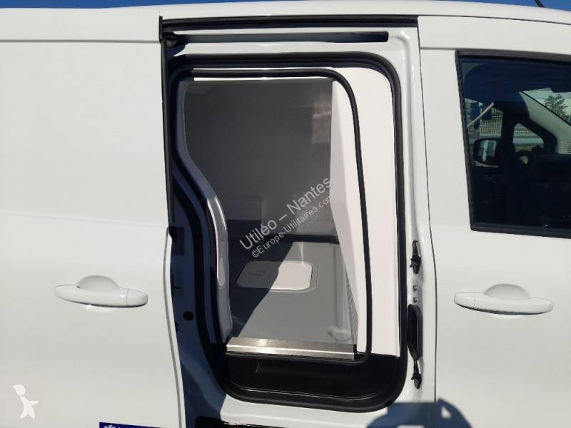 Véhicule utilitaire Nissan
