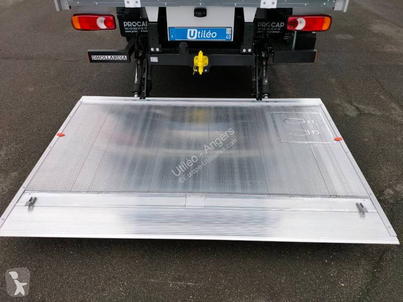 Véhicule utilitaire Nissan