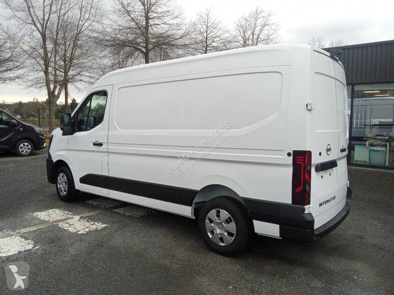 Véhicule utilitaire Nissan