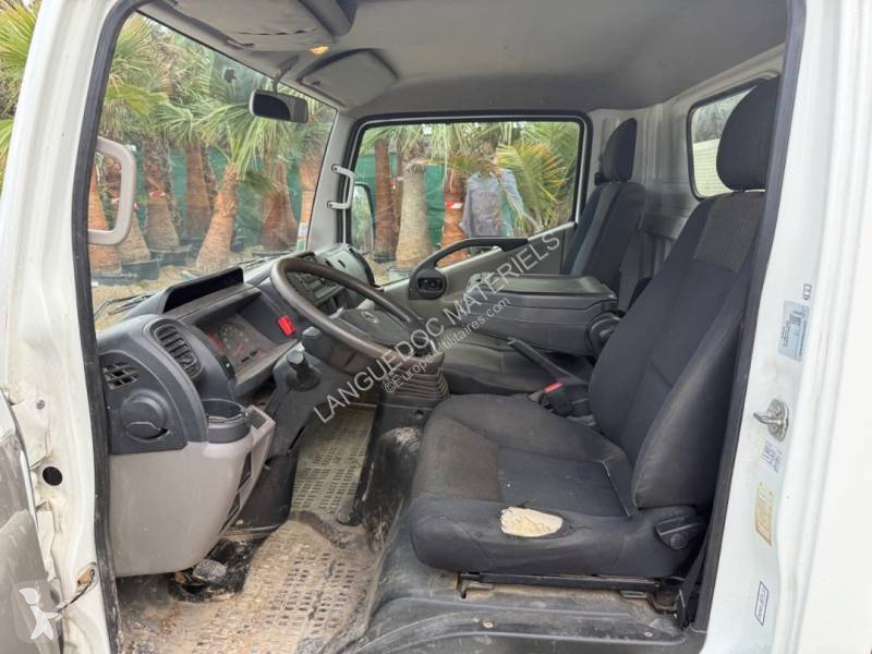 Véhicule utilitaire Nissan
