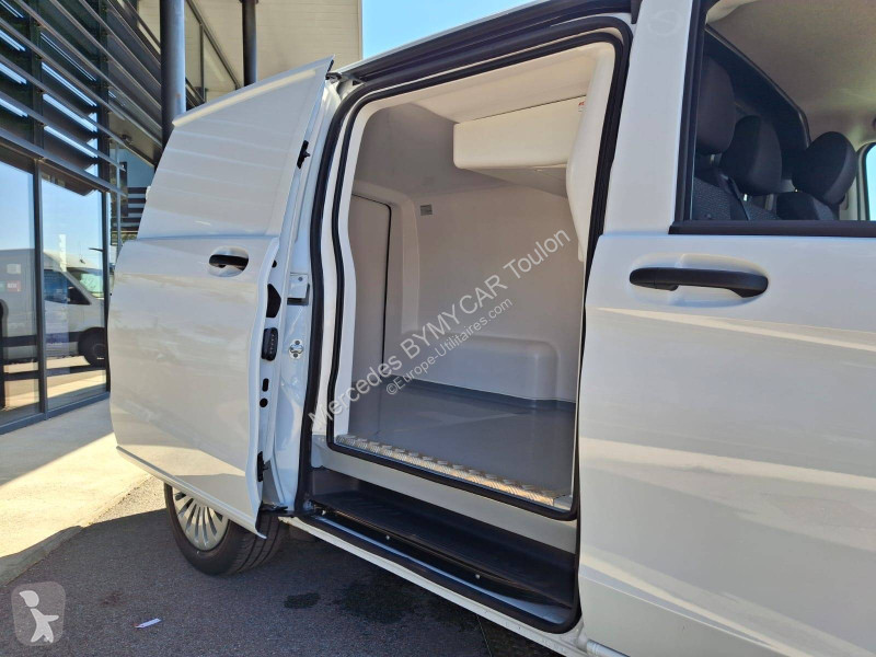 Véhicule utilitaire Mercedes VITO FOURGON 114...
