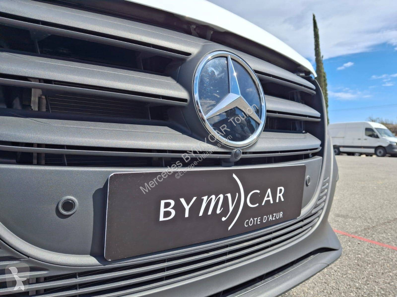 Véhicule utilitaire Mercedes VITO FOURGON 114...