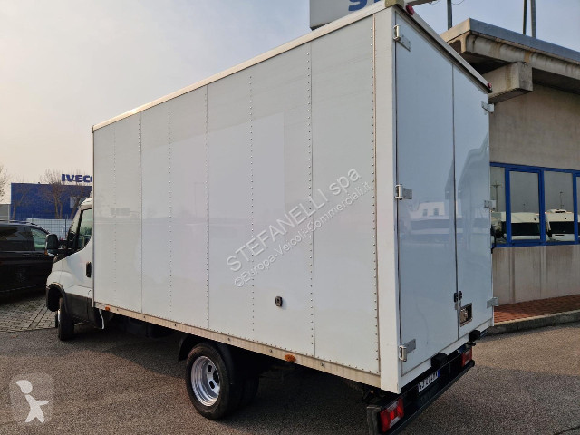 Veicolo commerciale Iveco DAILY 35C14H BOX