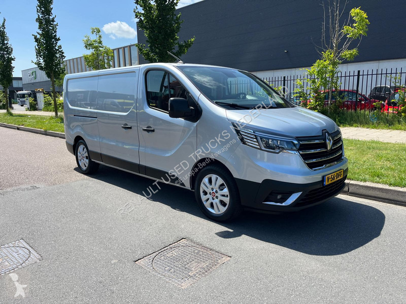 Furgoneta Renault E-Tech Red L2 H1, Airco, Nav,...