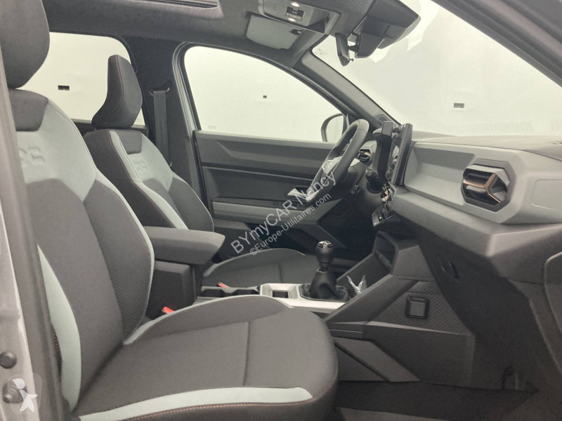 Autoutilitară Dacia Bigster TCe 140