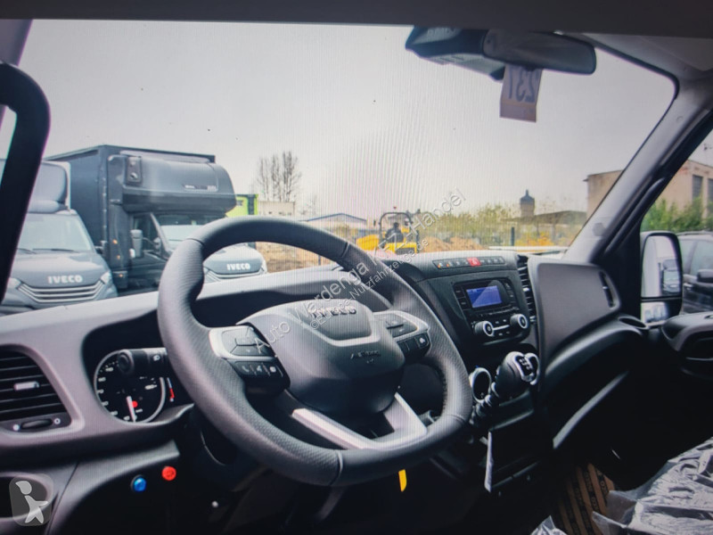 Veículo utilitário Iveco 180 35S18 LBW BÃR