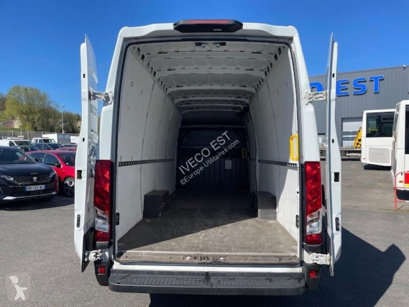 Véhicule utilitaire Iveco 35S Fg 35S18H V16 m3...