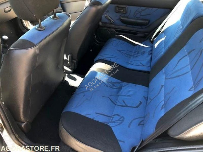 Véhicule utilitaire Peugeot 106