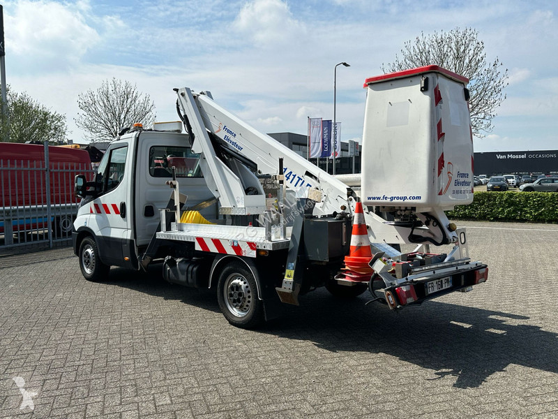 Véhicule utilitaire Iveco 35S14 APK 10-07-2026...