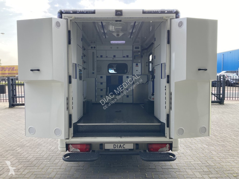 Furgoneta Mercedes 419 Container Ambulance...