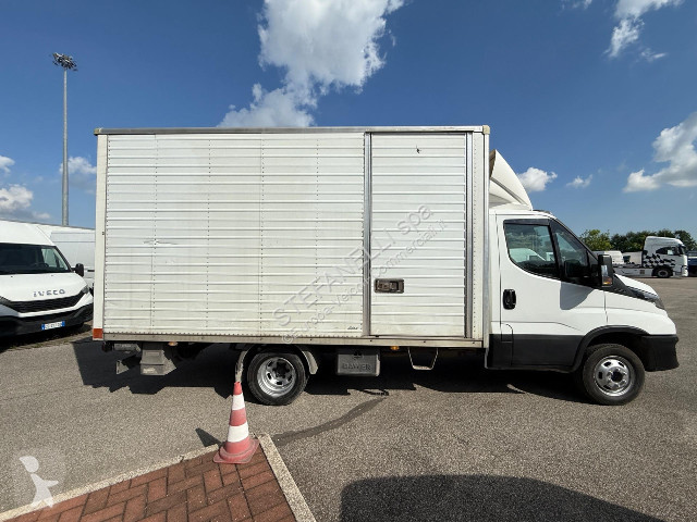 Furgoneta Iveco DAILY 35C14H BOX + SPONDA