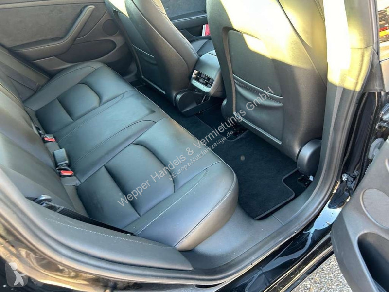 Autoutilitară Tesla