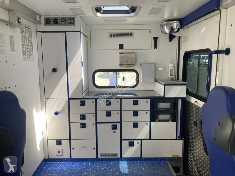 Furgoneta Mercedes Container Ambulance 400-serie