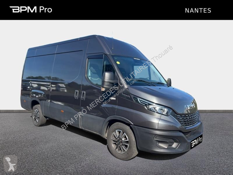 Veicolo commerciale Iveco 35S Fg 35S21H V12...