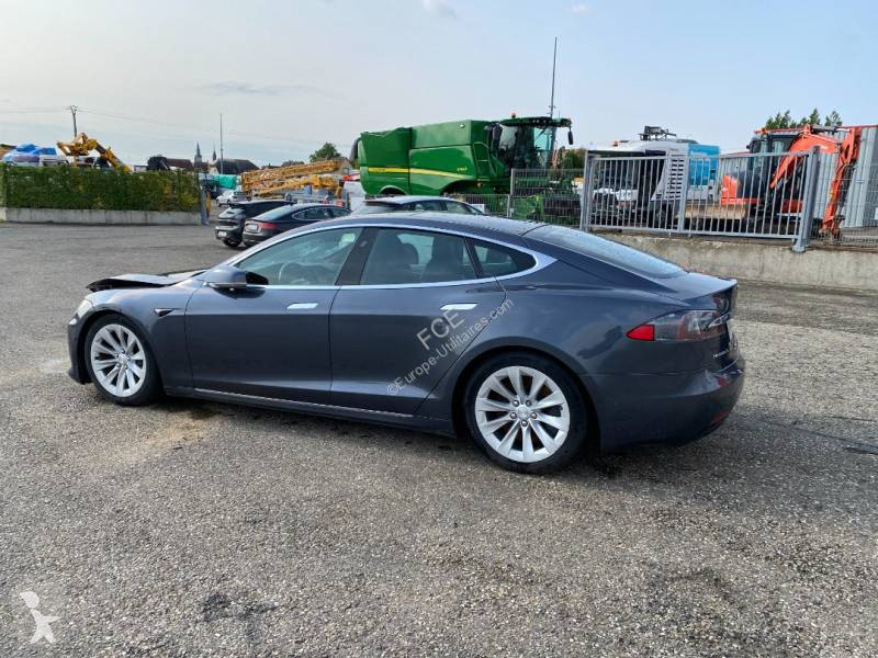 Véhicule utilitaire Tesla