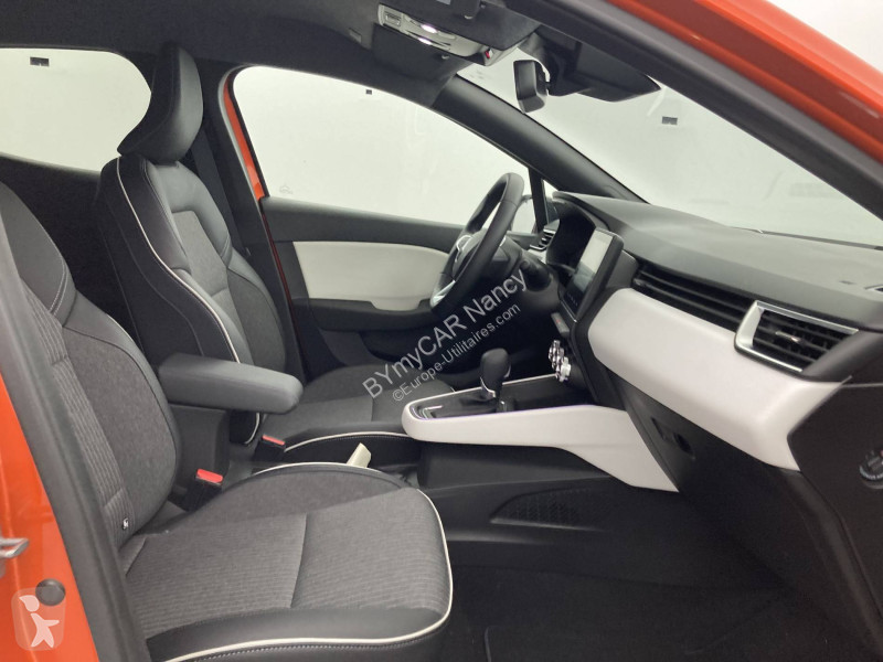 Autoutilitară Renault Clio E-Tech full hybrid 145