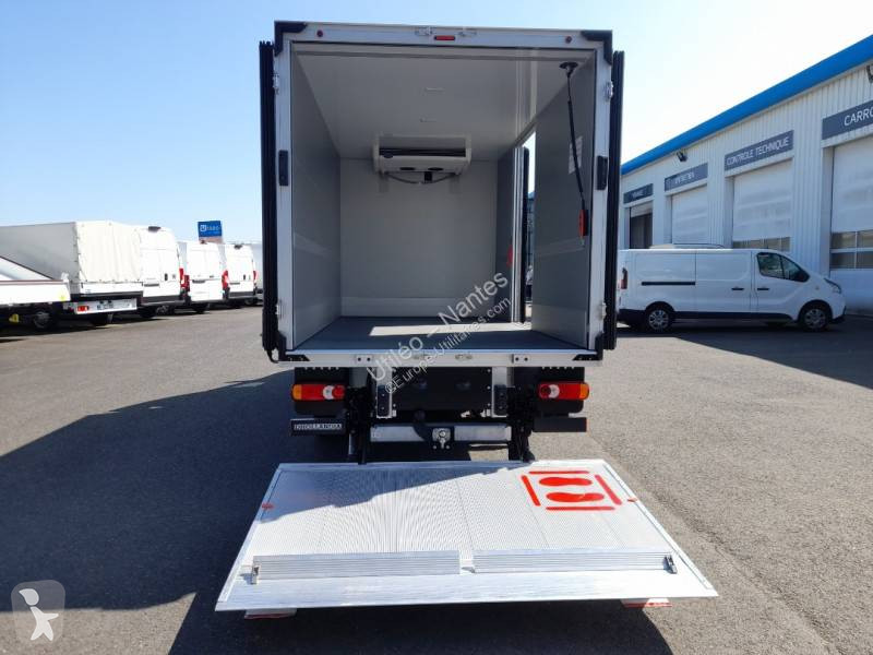 Véhicule utilitaire Nissan
