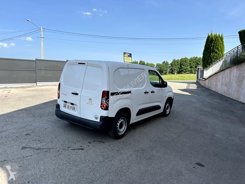 Peugeot Standard 650KG 1.5 Bluehdi 100 Premium van