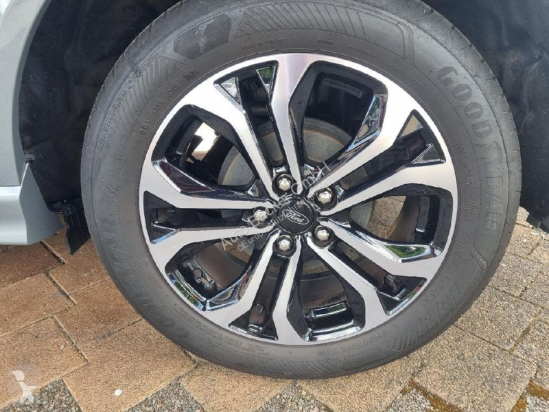 Véhicule utilitaire Ford ST-Line Design