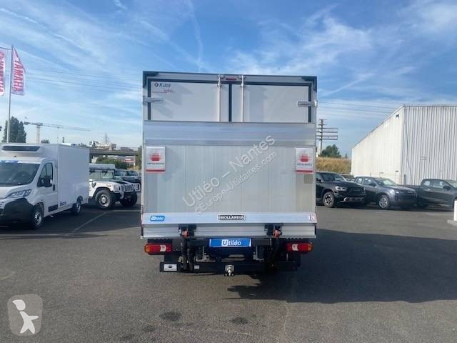 عربة نفعية Iveco