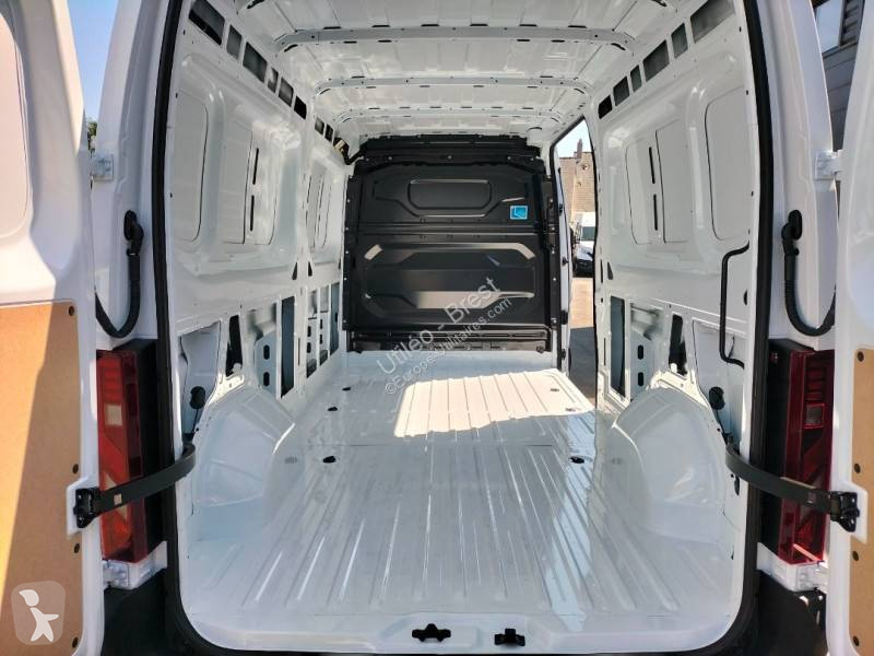 Véhicule utilitaire Nissan