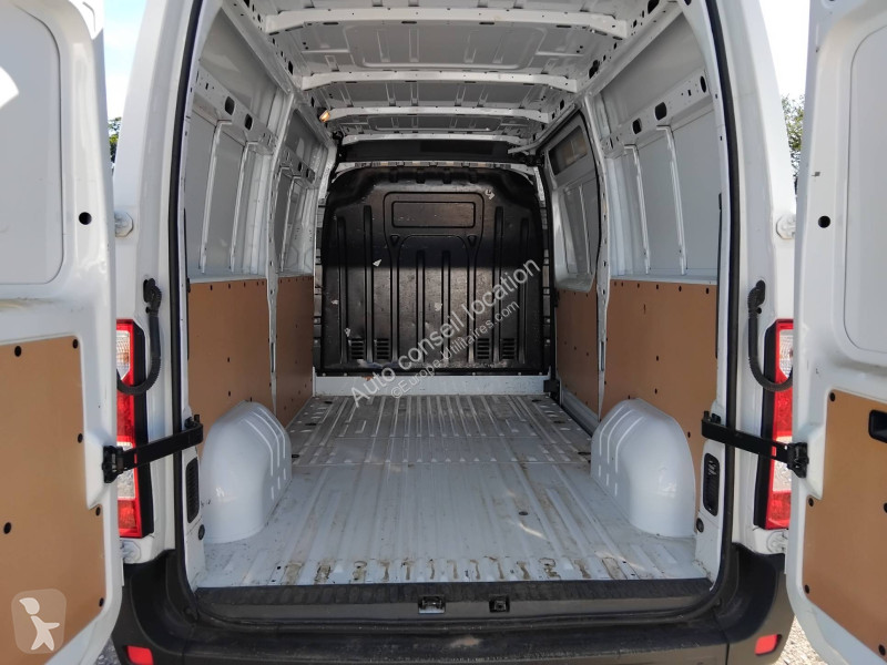 Véhicule utilitaire Renault L2 H2 2.3 DCI 110...
