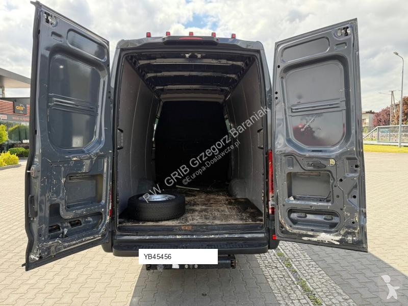 Furgoneta Iveco 35S18 Hi-Matic L4H2 Brygadówka