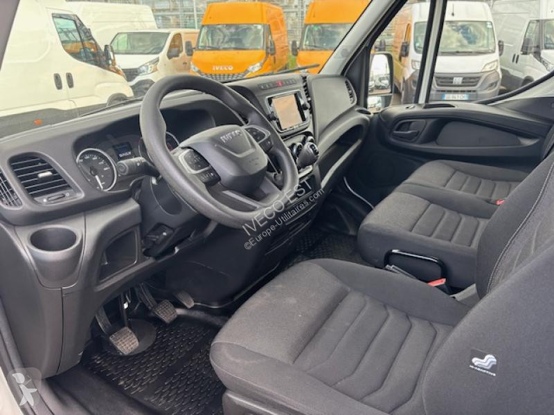 Véhicule utilitaire Iveco 35S Fg 35S18H V16...