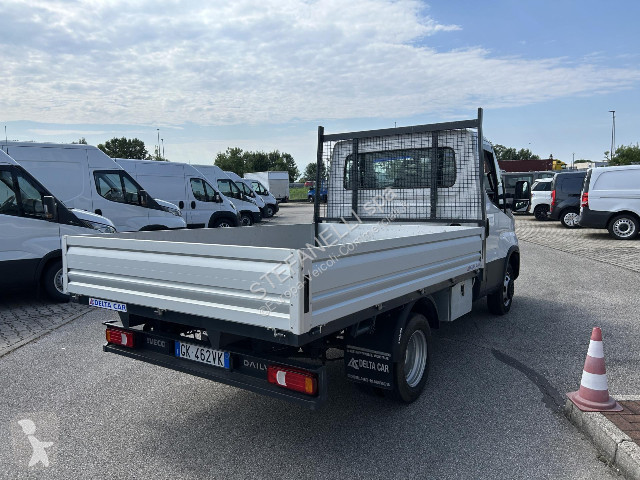 Véhicule utilitaire Iveco DAILY 35C14H CASSONE