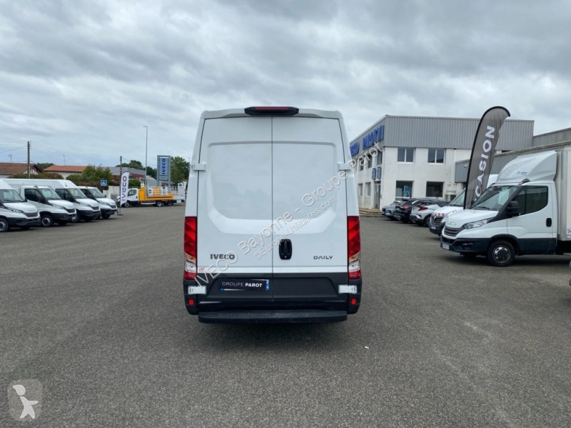 Veicolo commerciale Iveco 35S14 V12