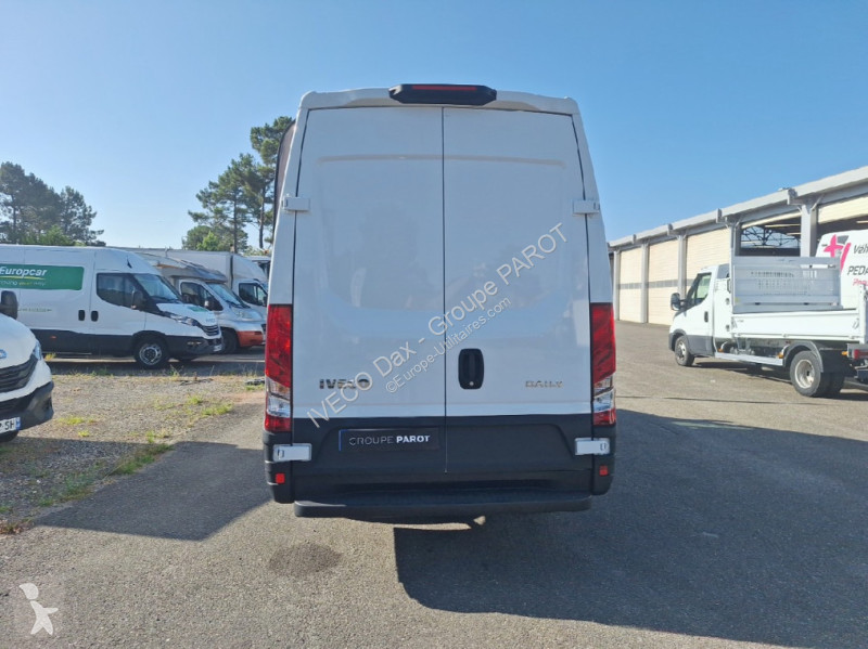 Veicolo commerciale Iveco 35S14 V12